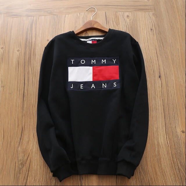 TOMMY HILFIGER(トミーヒルフィガー)のトミーヒルフィガー 白 黒 新品未使用 レディースのトップス(トレーナー/スウェット)の商品写真