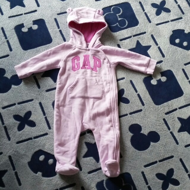 babyGAP(ベビーギャップ)のGAP　紫　ロンパース　トレーナー生地 キッズ/ベビー/マタニティのベビー服(~85cm)(ロンパース)の商品写真