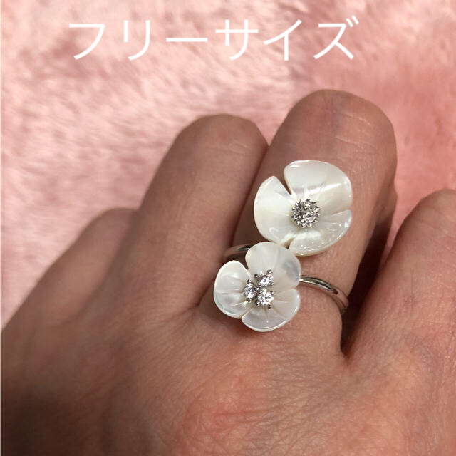白花 指輪 高品質 シェル シルバー フリーサイズ レディースのアクセサリー(リング(指輪))の商品写真