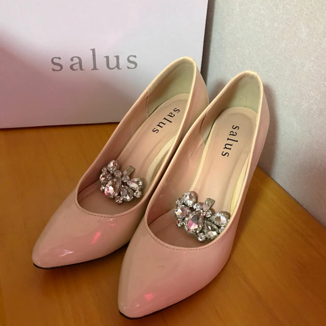 salus(サルース)のサルース 赤底美脚ポインテッドトゥパンプス 24.5 ベージュ レディースの靴/シューズ(ハイヒール/パンプス)の商品写真