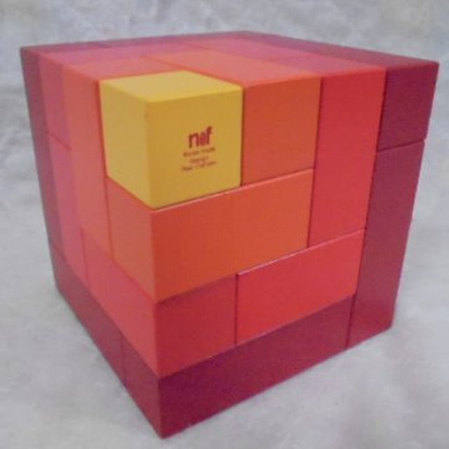naef(ネフ）社/Cubics（キュービックス）赤 木製玩具 積み木 キューブの通販 by mamagare｜ラクマ
