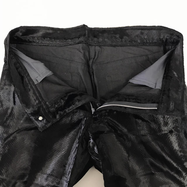 MONSIEUR NICOLE(ムッシュニコル)のムッシュニコル ベロア カジュアル ドレス パンツ ウロコ柄 ヘビ柄 ブラック メンズのパンツ(スラックス)の商品写真