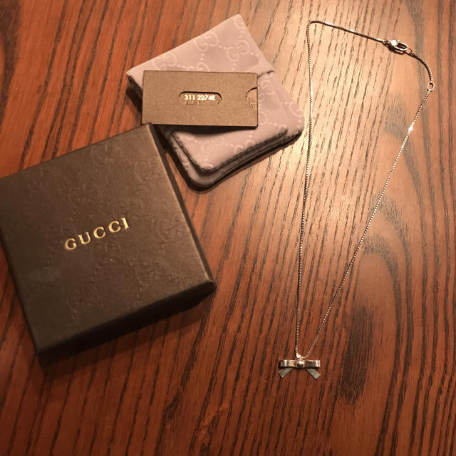 Gucci(グッチ)のGUCCI リボンモチーフネックレス レディースのアクセサリー(ネックレス)の商品写真