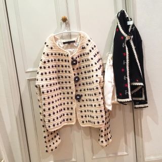 マークジェイコブス(MARC JACOBS)のmarcjacobsドットポンポンニットコートジャケット(ノーカラージャケット)