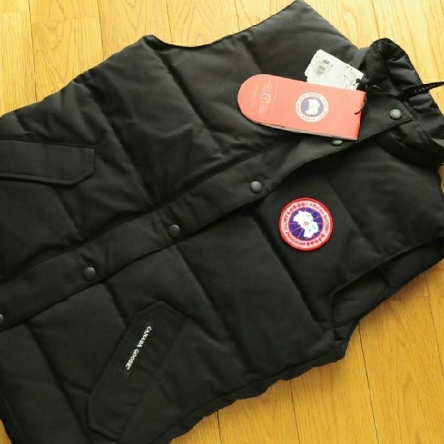 CANADA GOOSE(カナダグース)の新品　カナダグース　CANADA GOOSE　ダウンベスト レディースのジャケット/アウター(ダウンベスト)の商品写真