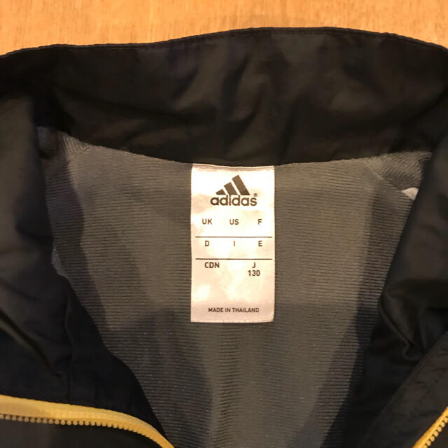 adidas(アディダス)のアディダス ウインドブレーカー 130 キッズ/ベビー/マタニティのキッズ服男の子用(90cm~)(ジャケット/上着)の商品写真