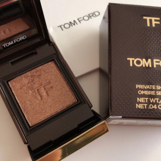 TomFord プライベートシャドー パイエット ファイアサイン