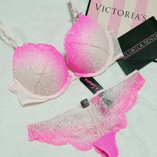 ヴィクトリアズシークレット(Victoria's Secret)の【32C/S】Lasenzaプッシュアップブラセット(ブラ&ショーツセット)