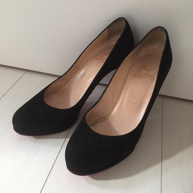 Christian Louboutin(クリスチャンルブタン)の♥︎ルブタン シンプル黒ハイヒールパンプス 厚みあり スエード37ハーフ美品♥︎ レディースの靴/シューズ(ハイヒール/パンプス)の商品写真