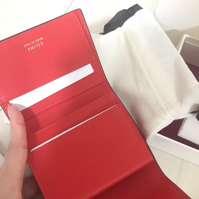 celine(セリーヌ)の♥︎CELINE セリーヌ 新品付属品有 フラップボタン財布 三つ折り財布♥︎ レディースのファッション小物(財布)の商品写真