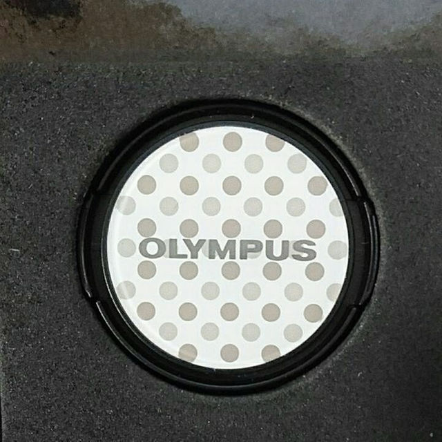 OLYMPUS(オリンパス)の【数量限定モデル】オリンパスレンズキャップ37mm スマホ/家電/カメラのカメラ(その他)の商品写真