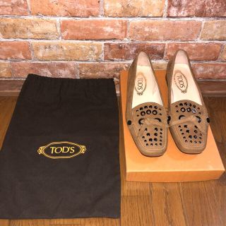 トッズ(TOD'S)のトッズ♡スタッズ フラットパンプス(スリッポン/モカシン)