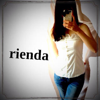 リエンダ(rienda)のrienda ホワイトフリルベアトップ(ベアトップ/チューブトップ)