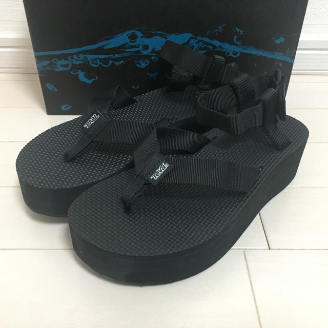 Teva(テバ)の【うめこ様専用】23.0 Teva プラットフォーム サンダル 厚底 レディースの靴/シューズ(サンダル)の商品写真