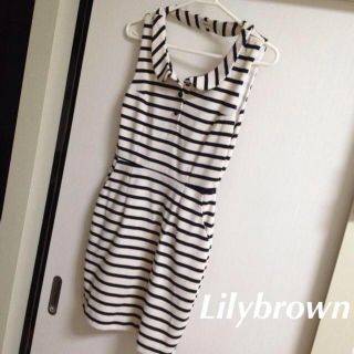 リリーブラウン(Lily Brown)のLilybrown背中開きボーダーワンピ(ミニワンピース)