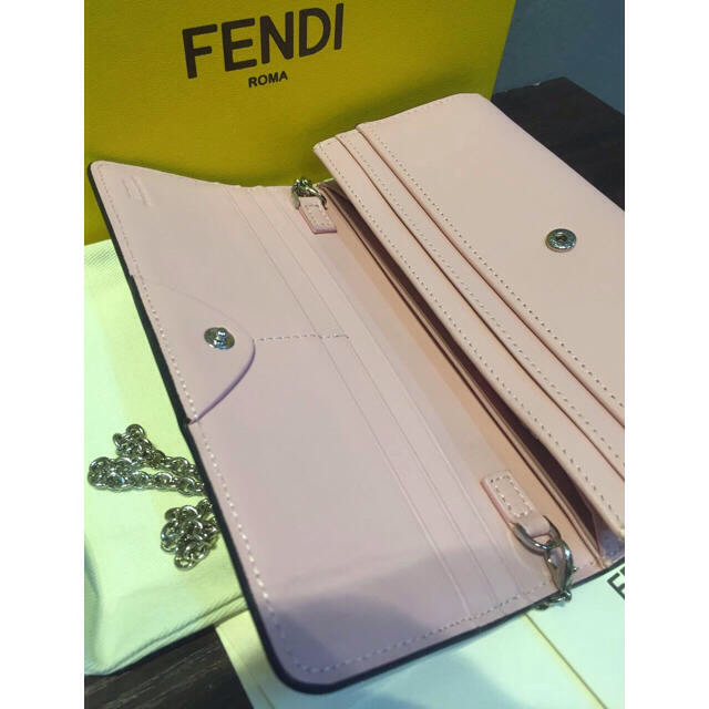 FENDI(フェンディ)の品薄FENDIチェーン付き財布ブラック！ミニバックにも！ レディースのファッション小物(財布)の商品写真