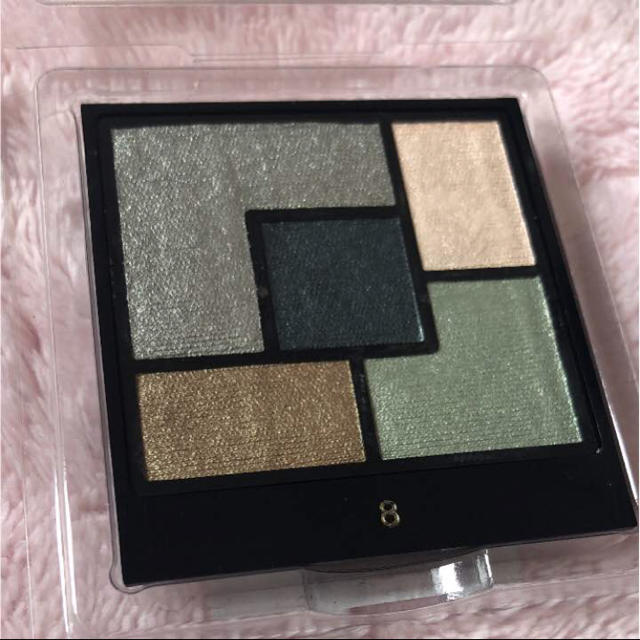 Yves Saint Laurent Beaute(イヴサンローランボーテ)の新品 未使用 YSL アイシャドウ グリーン イブサンローラン コスメ/美容のベースメイク/化粧品(アイシャドウ)の商品写真