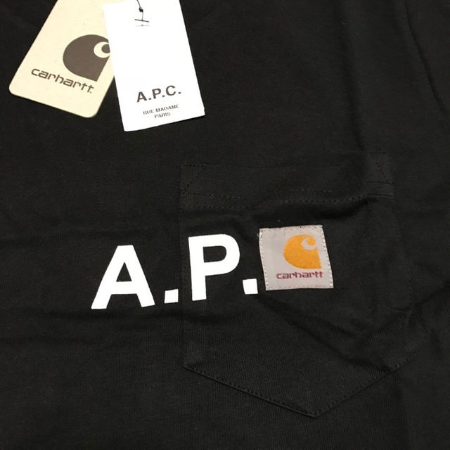 A.P.C(アーペーセー)の2/9まで限定値下 タグ付 新品 A.P.C carhartt Tシャツ 黒 メンズのトップス(Tシャツ/カットソー(半袖/袖なし))の商品写真