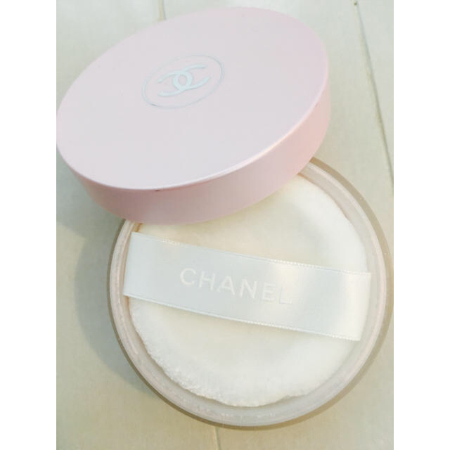 CHANEL(シャネル)のCHANEL ボディパウダー ラメ入り✶ コスメ/美容のボディケア(その他)の商品写真