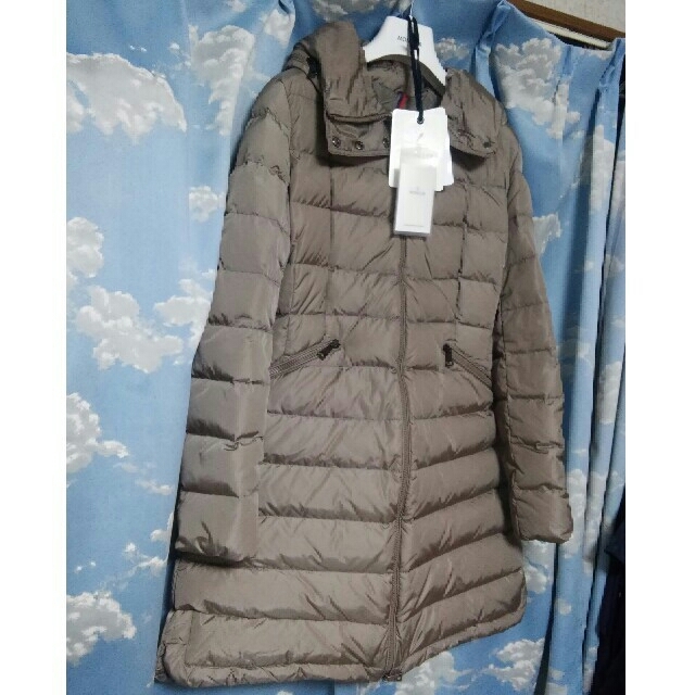 MONCLER(モンクレール)の極美品【モンクレール】定番モデル 人気 FLAMMETTE グレージュ モカ色 レディースのジャケット/アウター(ダウンコート)の商品写真