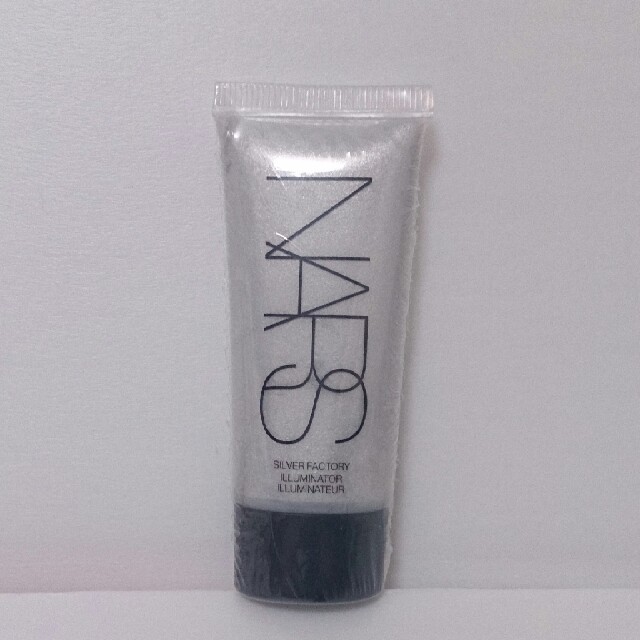 NARS(ナーズ)の連休限定お値下げ新品★NARS【SILVER FACTORY】イルミネーター下地 コスメ/美容のベースメイク/化粧品(化粧下地)の商品写真