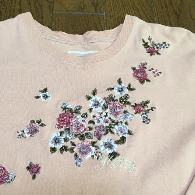 ketty(ケティ)のお値下げ中！！KETTY  お花柄模様  ロングTシャツ   150 キッズ/ベビー/マタニティのキッズ服女の子用(90cm~)(Tシャツ/カットソー)の商品写真