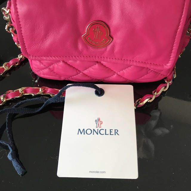 MONCLER(モンクレール)のモンクレール ポシェット 新品 レディースのバッグ(ショルダーバッグ)の商品写真