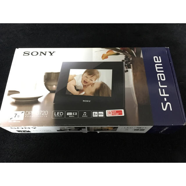 SONY(ソニー)のSONY デジタルフォトフレーム DPF-D720 Red インテリア/住まい/日用品のインテリア小物(フォトフレーム)の商品写真