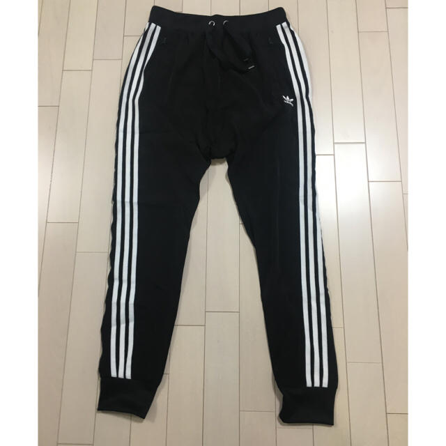 adidas(アディダス)の【Ziv様専用】L アディダス オリジナルス LOW CROTCH PANT レディースのパンツ(サルエルパンツ)の商品写真