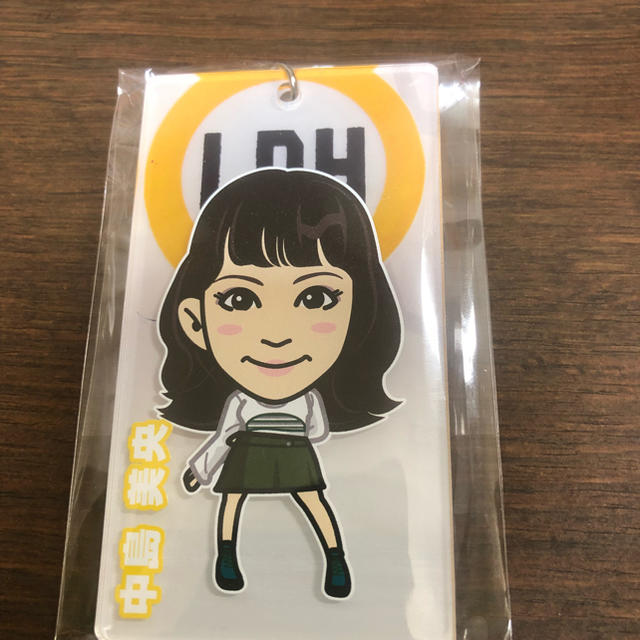 E-girls(イーガールズ)の中島美央 アクリルキーホルダー エンタメ/ホビーのタレントグッズ(女性タレント)の商品写真