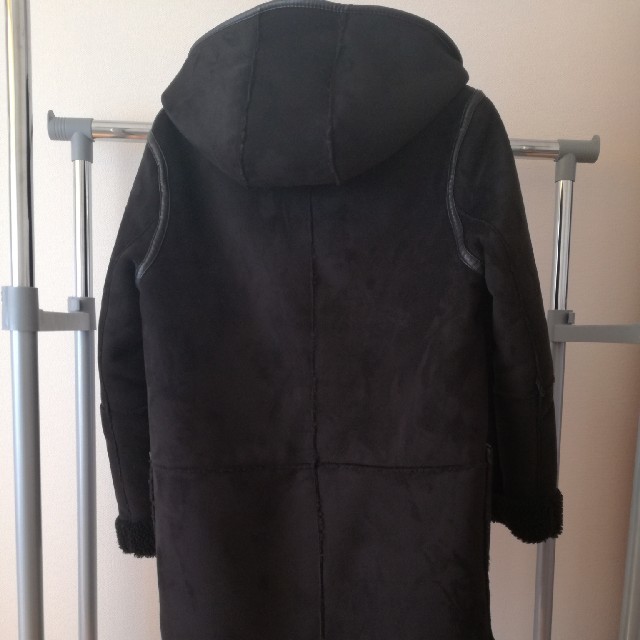 ZARA(ザラ)のZARA　新品　フェイクムートンコート黒Sサイズ レディースのジャケット/アウター(ムートンコート)の商品写真