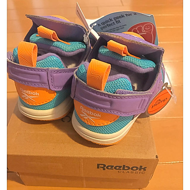 Reebok(リーボック)の新品 リーボック ポンプヒューリー キッズ/ベビー/マタニティのベビー靴/シューズ(~14cm)(スニーカー)の商品写真