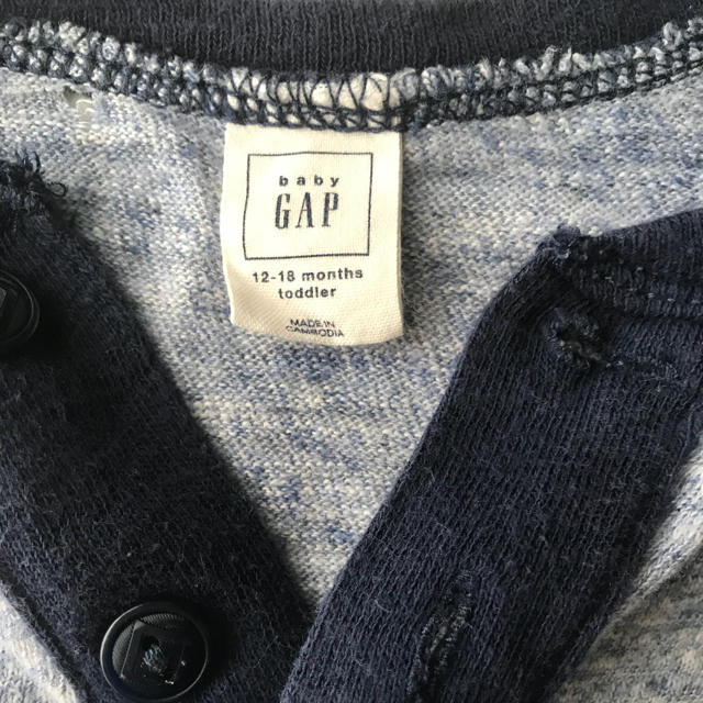 babyGAP(ベビーギャップ)の値下！baby gap 男の子 2つセット ロングTシャツ パンツ セット キッズ/ベビー/マタニティのベビー服(~85cm)(Ｔシャツ)の商品写真