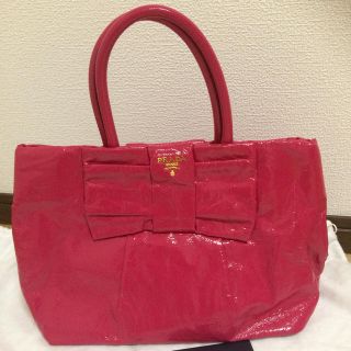 プラダ(PRADA)のPRADA エナメルバッグ美品(ハンドバッグ)