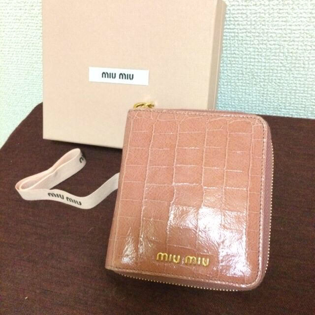 miumiu 二つ折り財布