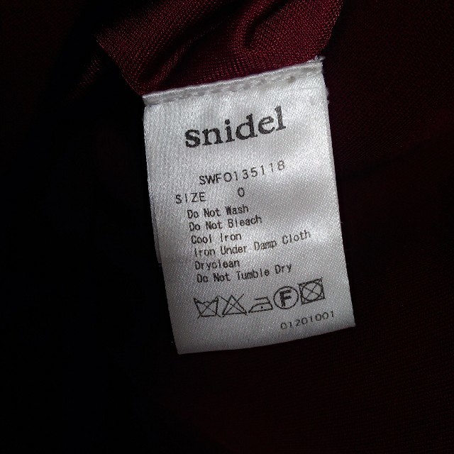 SNIDEL(スナイデル)のスナイデル フリルショルダージャンパースカート red レディースのワンピース(ひざ丈ワンピース)の商品写真