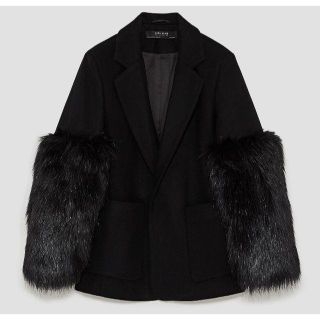 ザラ(ZARA)の新品ZARA 袖ファー ショートチェスターコート 黒ブラック レディース(チェスターコート)