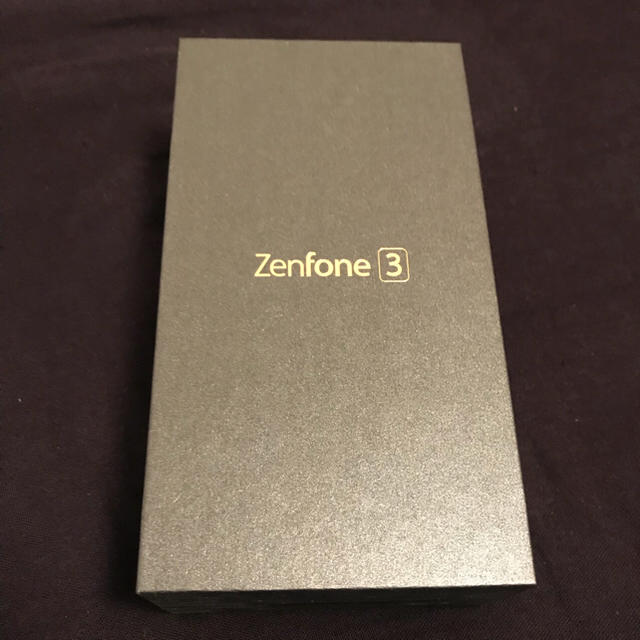 ASUS(エイスース)の【新品】zenfone3  ゴールド ZE520KL 国内版SIMフリー スマホ/家電/カメラのスマートフォン/携帯電話(スマートフォン本体)の商品写真