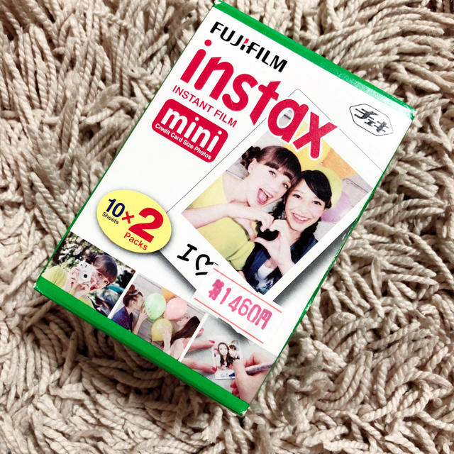 富士フイルム(フジフイルム)のチェキ フィルム 新品未開封 instax mini 10シート×2p スマホ/家電/カメラのカメラ(フィルムカメラ)の商品写真