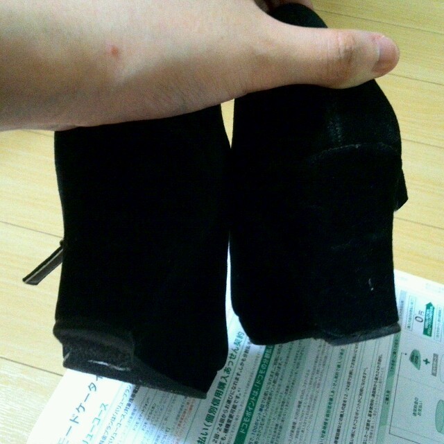 ストラップパンプス　黒スエード　ウェッジ レディースの靴/シューズ(ハイヒール/パンプス)の商品写真