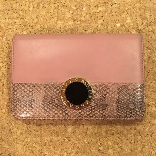 ブルガリ(BVLGARI)の【3/3まで特別値下げ】ブルガリ 二つ折り財布 ピンク×パイソン(財布)