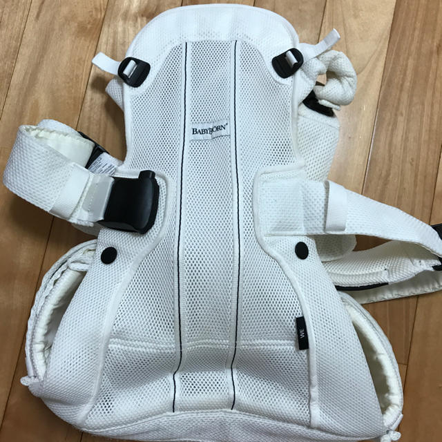 BABYBJORN(ベビービョルン)のベビービョルン抱っこ紐WeAirメッシュ キッズ/ベビー/マタニティの外出/移動用品(抱っこひも/おんぶひも)の商品写真