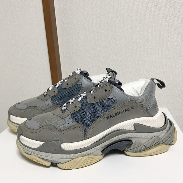 Balenciaga(バレンシアガ)の1 部 40 BALENCIAGA Triple S グリ  メンズの靴/シューズ(スニーカー)の商品写真