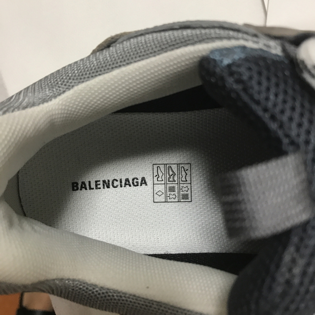 Balenciaga(バレンシアガ)の1 部 40 BALENCIAGA Triple S グリ  メンズの靴/シューズ(スニーカー)の商品写真