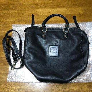 美品 IO PELLE イオペレ ショルダーバッグ レザー ブラック 香水瓶