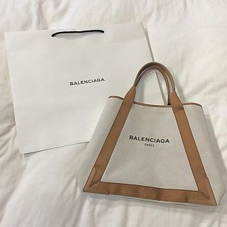 バレンシアガ(Balenciaga)の"BALENCIAGA" Navy Cabas キャンバストートM(トートバッグ)