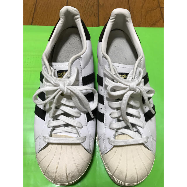 adidas スニーカー