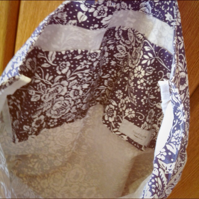 花柄トートバッグ レディースのバッグ(トートバッグ)の商品写真