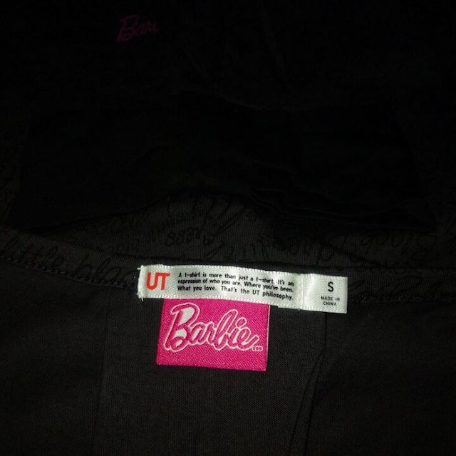 UNIQLO(ユニクロ)のBarbie　バービー　Tシャツ　チュニック 風　ユニクロ　UNIQLO レディースのトップス(チュニック)の商品写真