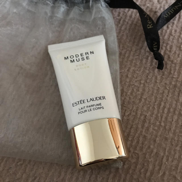 Estee Lauder(エスティローダー)の新品♡エスティローダー ボディローション コスメ/美容のボディケア(ボディローション/ミルク)の商品写真